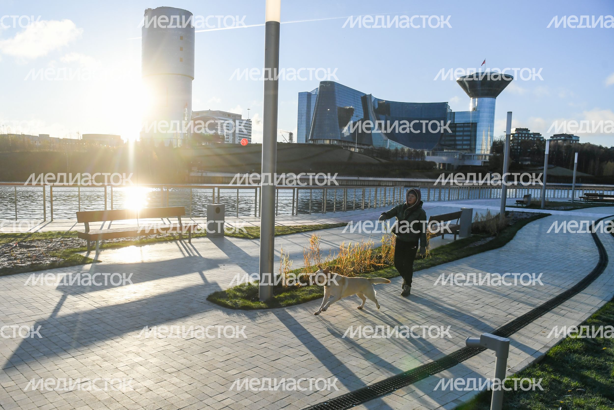 Проверка губернатором Подмосковья хода благоустройства набережной в микрорайоне Павшинская Пойма