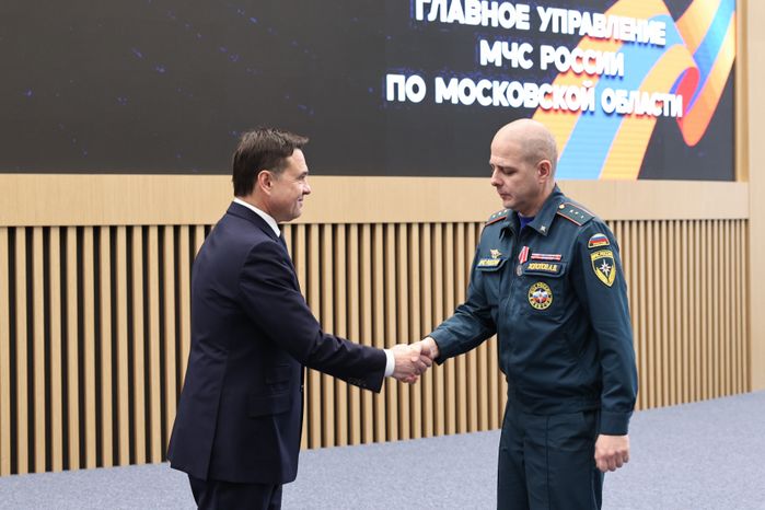 Андрей Воробьев поздравил сотрудников МЧС с Днем спасателя и 35-летием ведомства