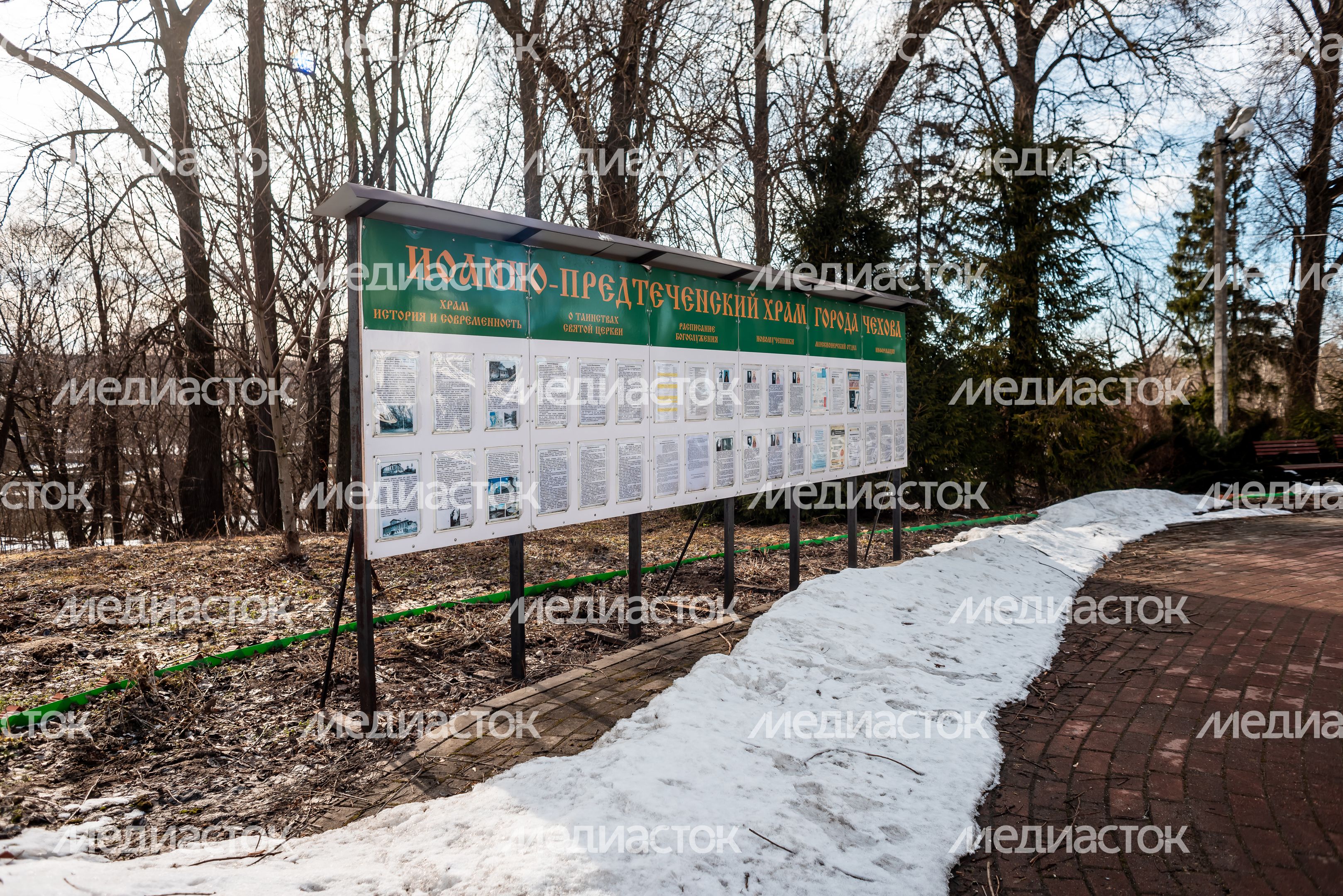 Весенние виды Храма Иоанна Предтечи в Садках