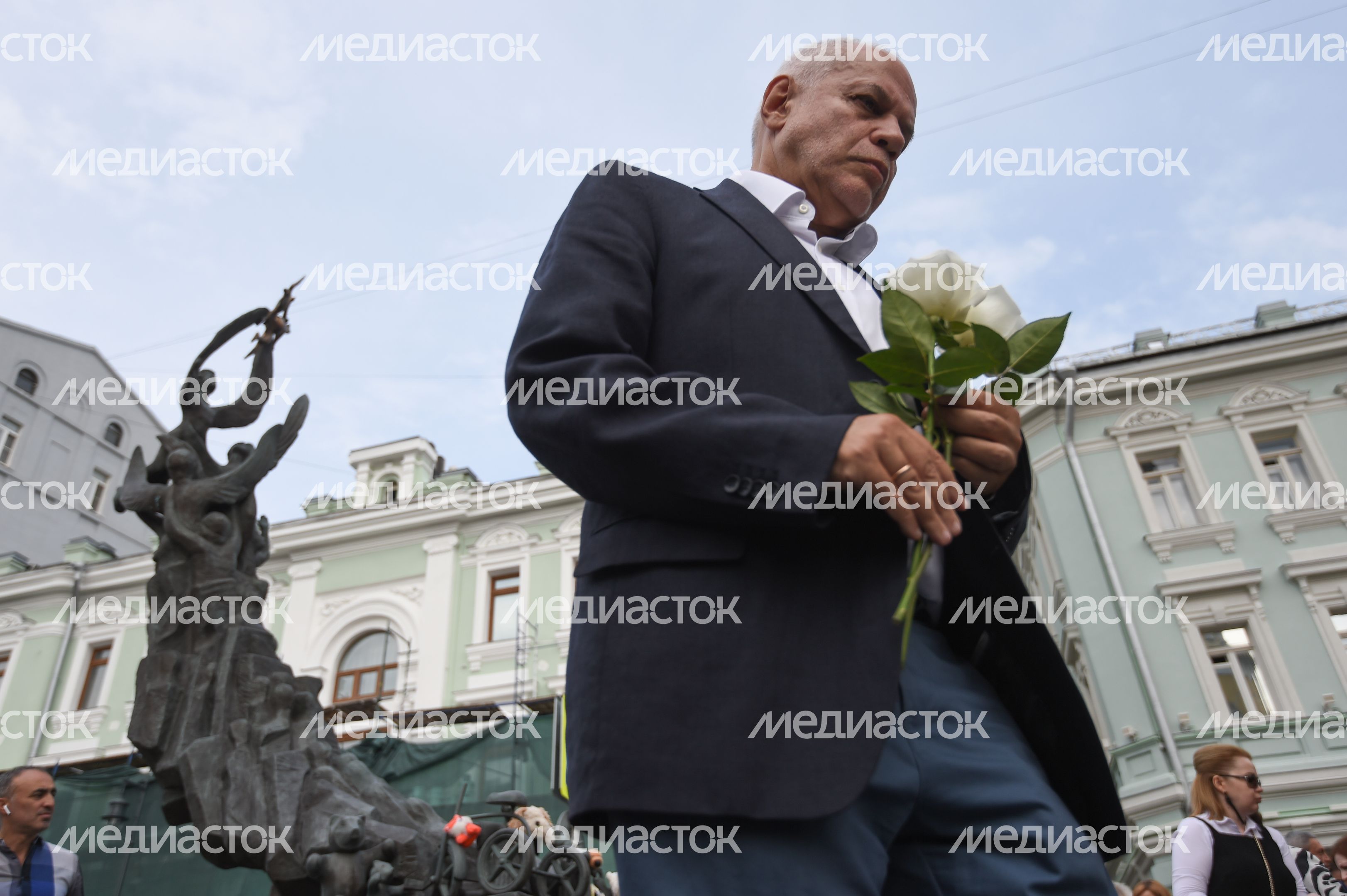 Митинг «Без слов» в память о жертвах трагедии в Беслане прошел в Москве Митинг «Без слов» в память о жертвах трагедии в Беслане прошел в Москве