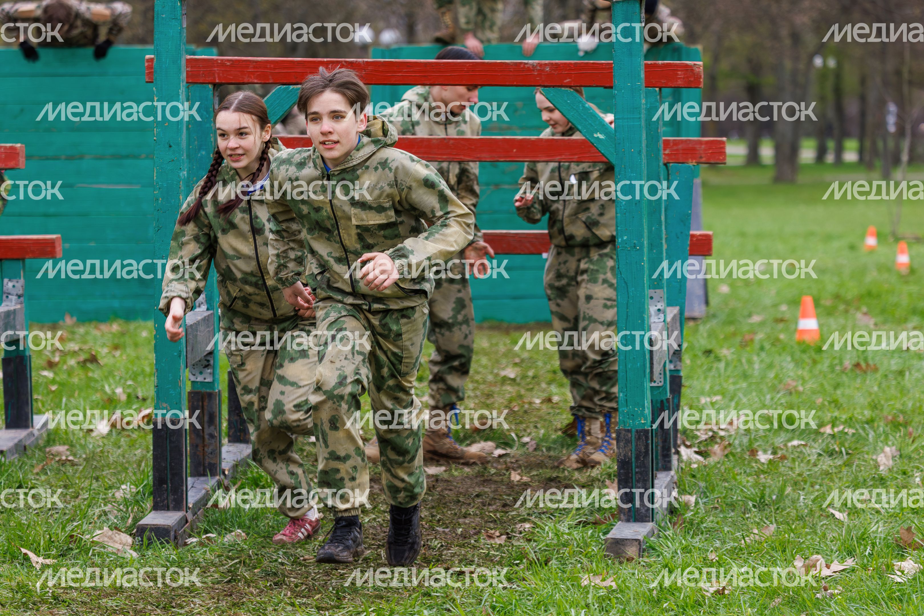 Военно-патриотическая игра «Юнармия, вперед!», посвященная Дню Победы, в Горках Ленинских Военно-патриотическая игра «Юнармия, вперед!», посвященная Дню Победы, в Горках Ленинских