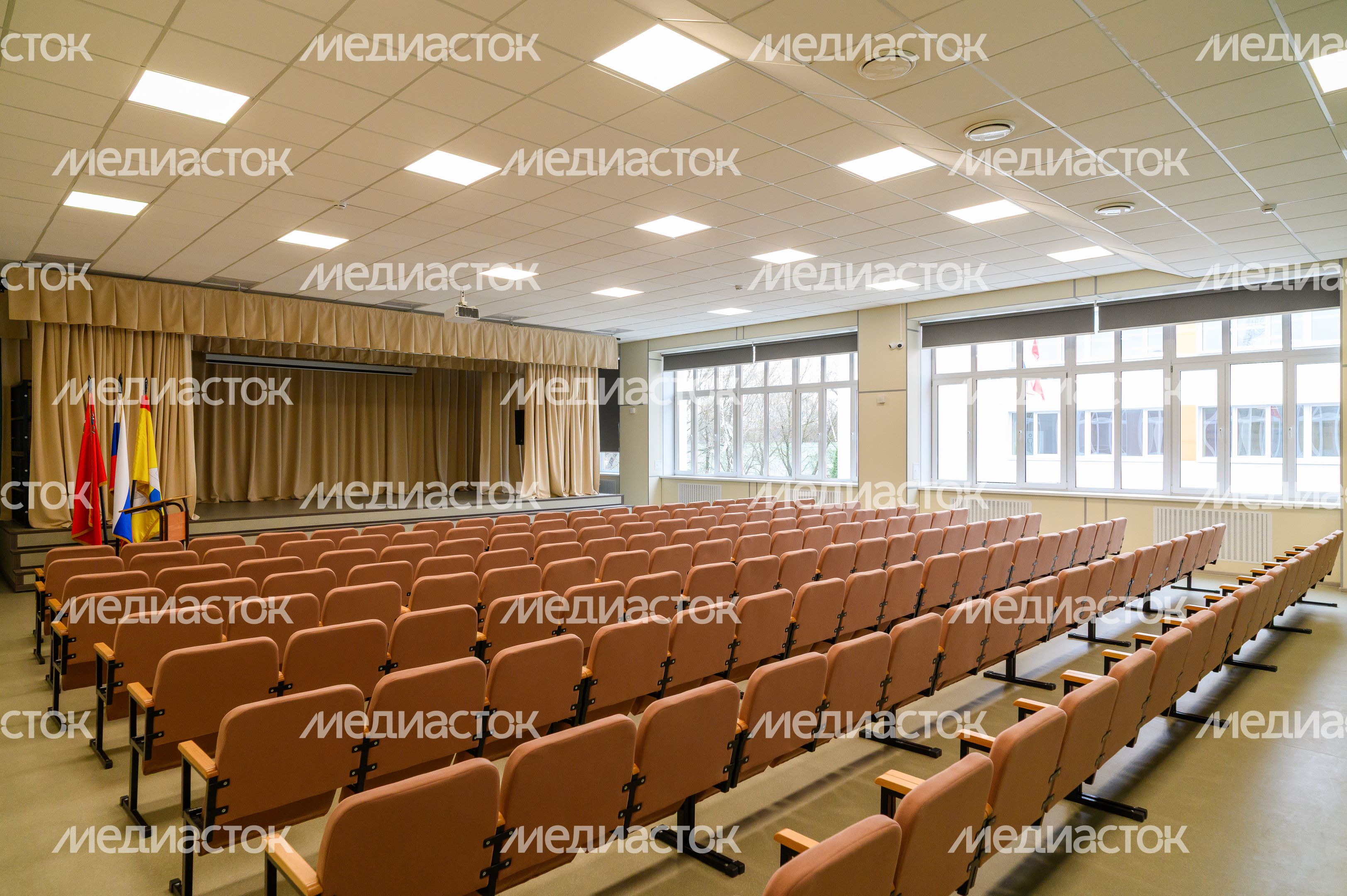 Актовый зал Домодедовского лицея №3 после капитального ремонта Актовый зал Домодедовского лицея №3 после капитального ремонта