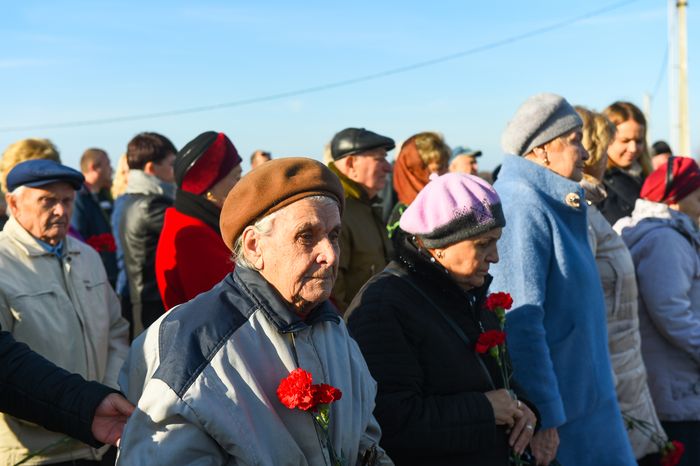 Открытие после реставрации воинского мемориала в деревне Ельня в Подмосковье