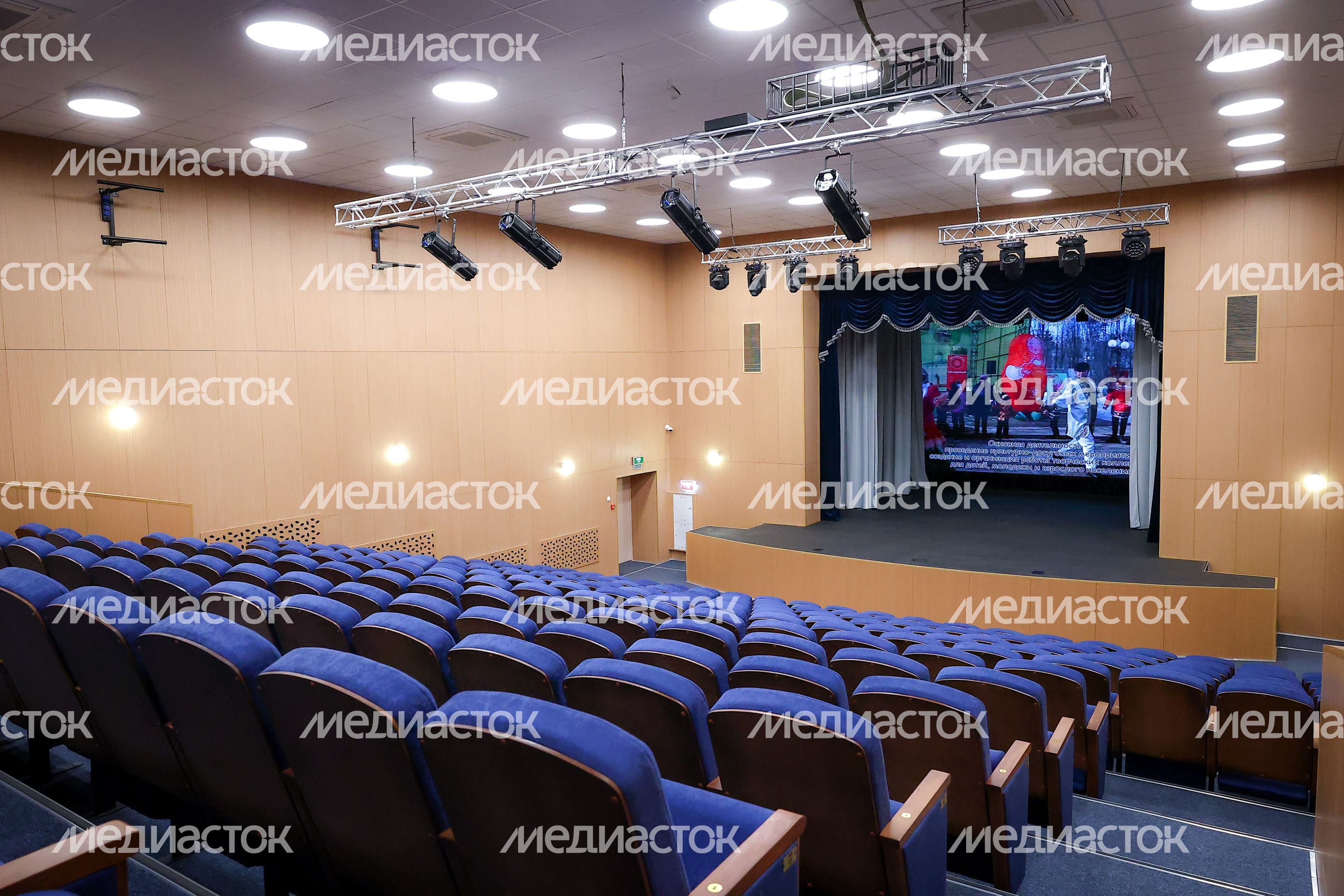 Проверка хода капремонта Центра культуры и творчества «Родники» в Волоколамске Губернатором Подмосковья