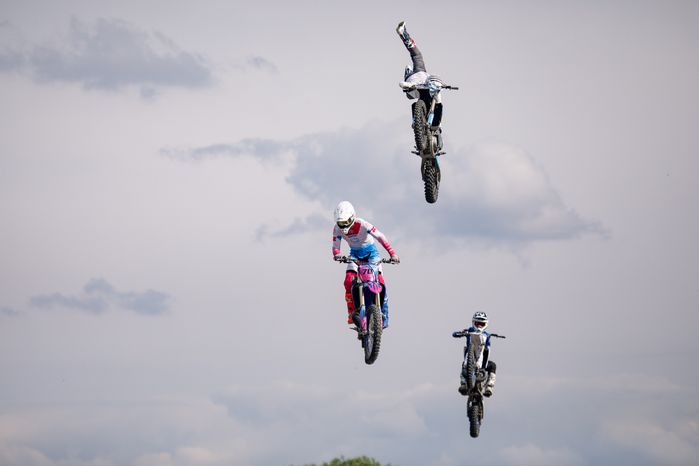 Шоу команды мотофристайла FMX13 в Лобне