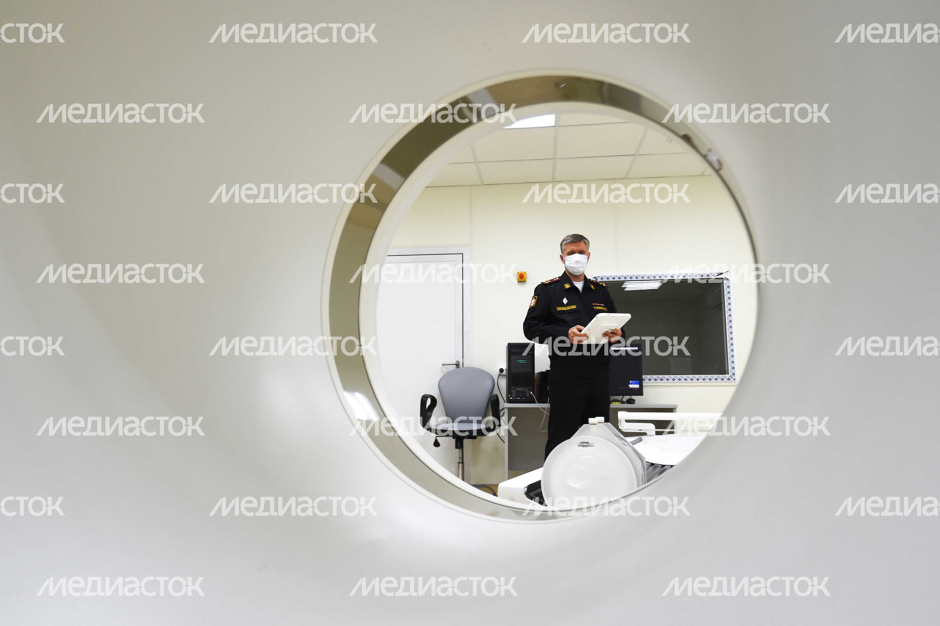 Медицинский центр для больных с коронавирусом, организованный в павильонах Конгрессно-выставочного центра в Кубинке