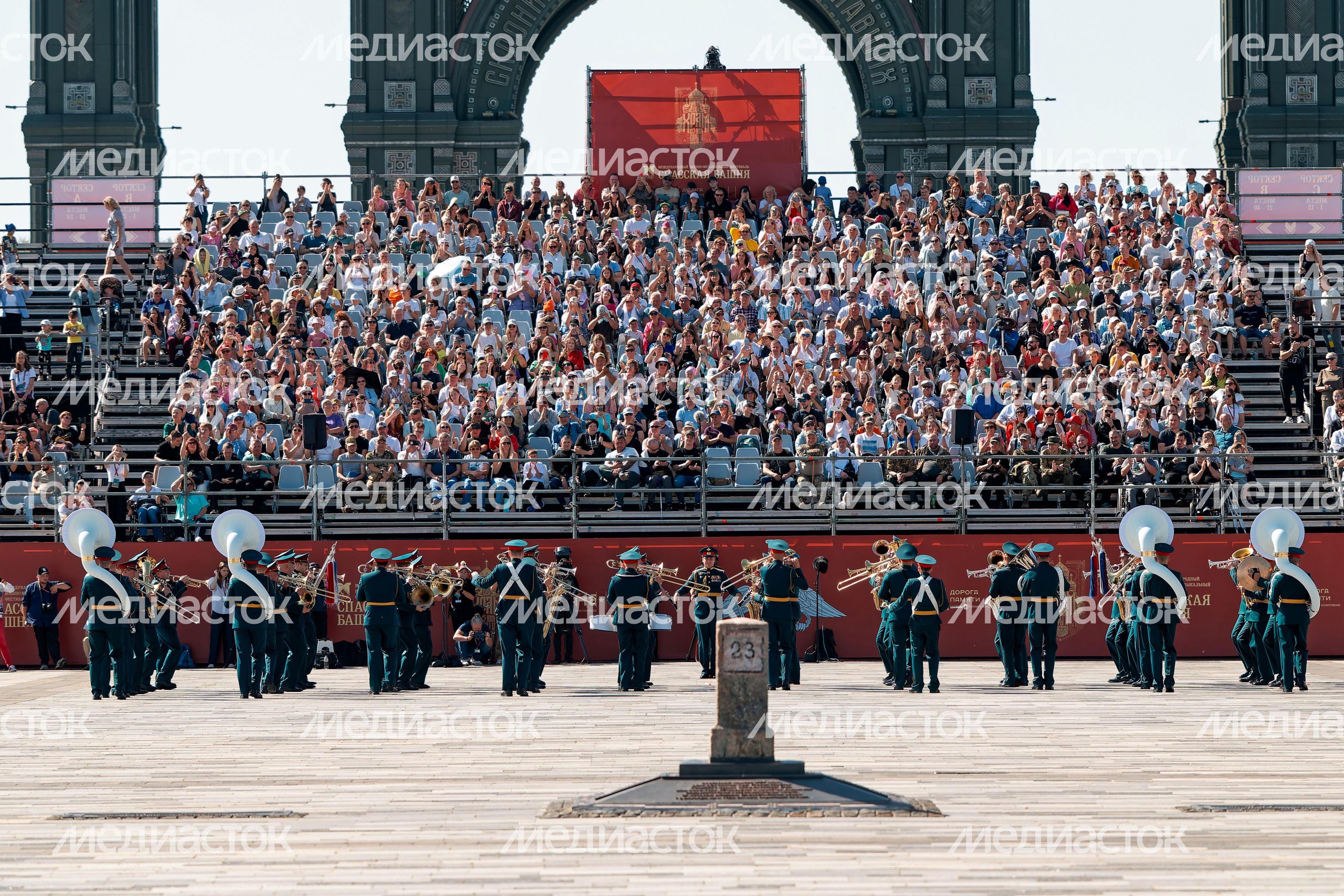 Лучшие военные оркестры силовых ведомств мира на военно-музыкальном фестивале «Спасская башня» у Главного храма ВС РФ