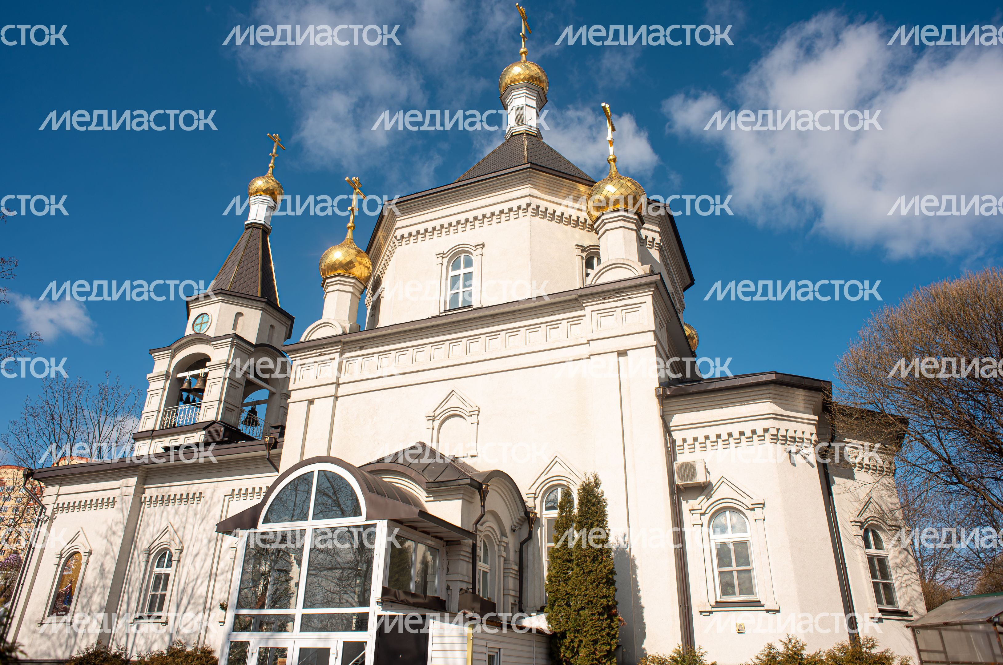 Зимние виды Церкви Преображения Господня в поселке Совхоз имени Ленина