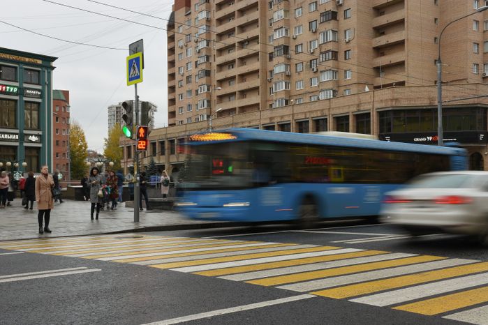 Повседневная жизнь города в Москве осенью