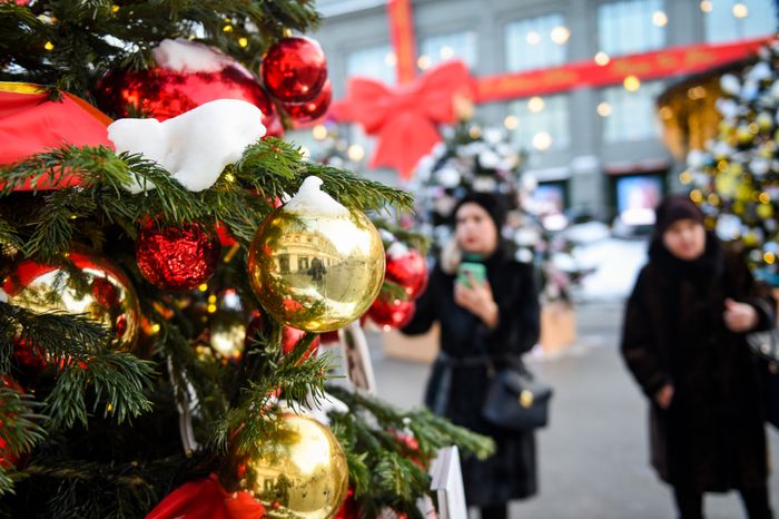 Открытие выставки дизайнерских елок на Кузнецком мосту