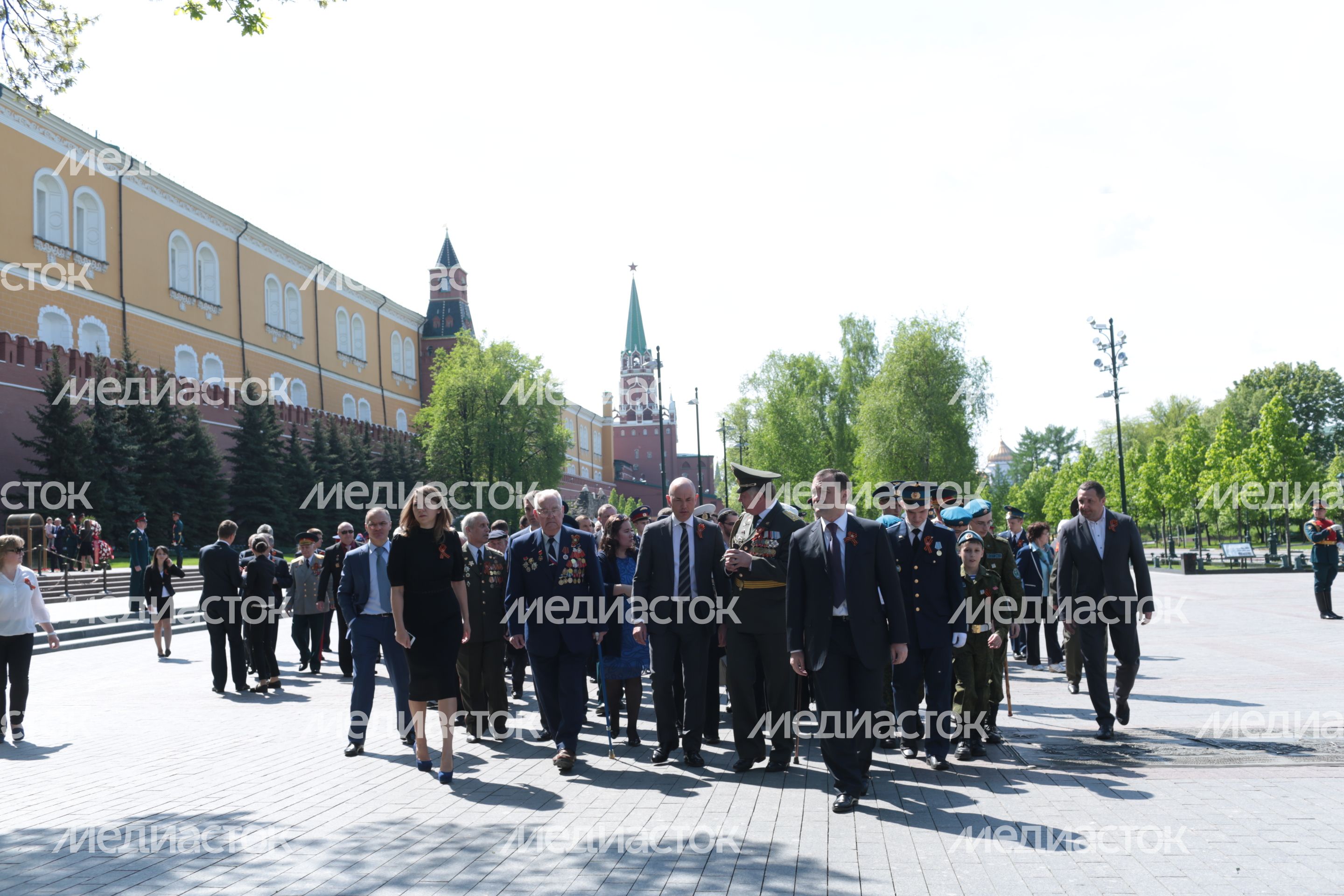 Подмосковная делегация возложила цветы к Могиле Неизвестного Солдата в Москве