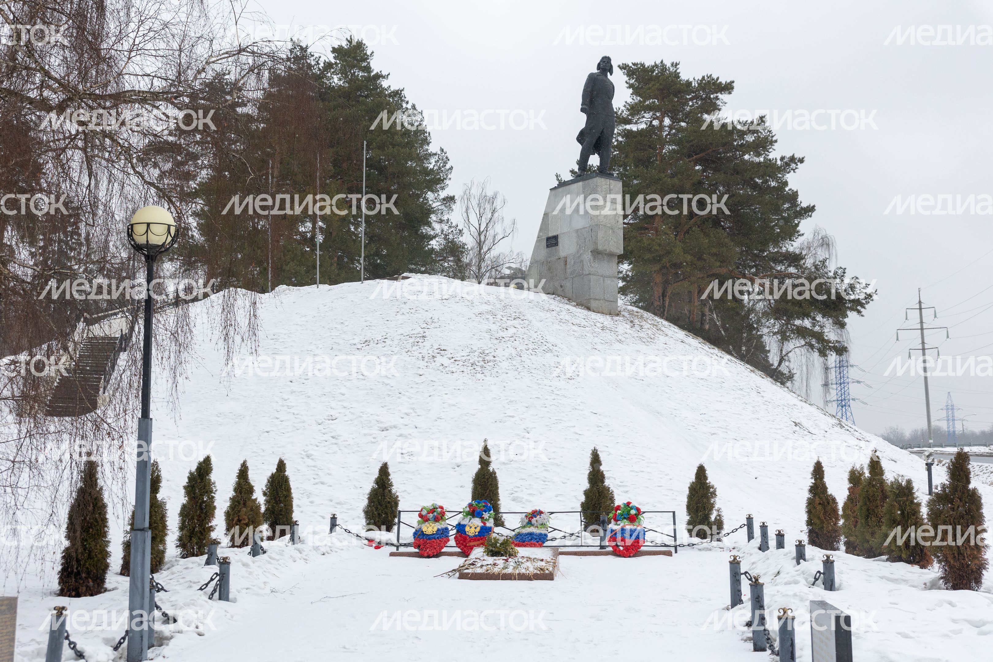 Памятник В.В.Талалихину Памятник В.В.Талалихину
