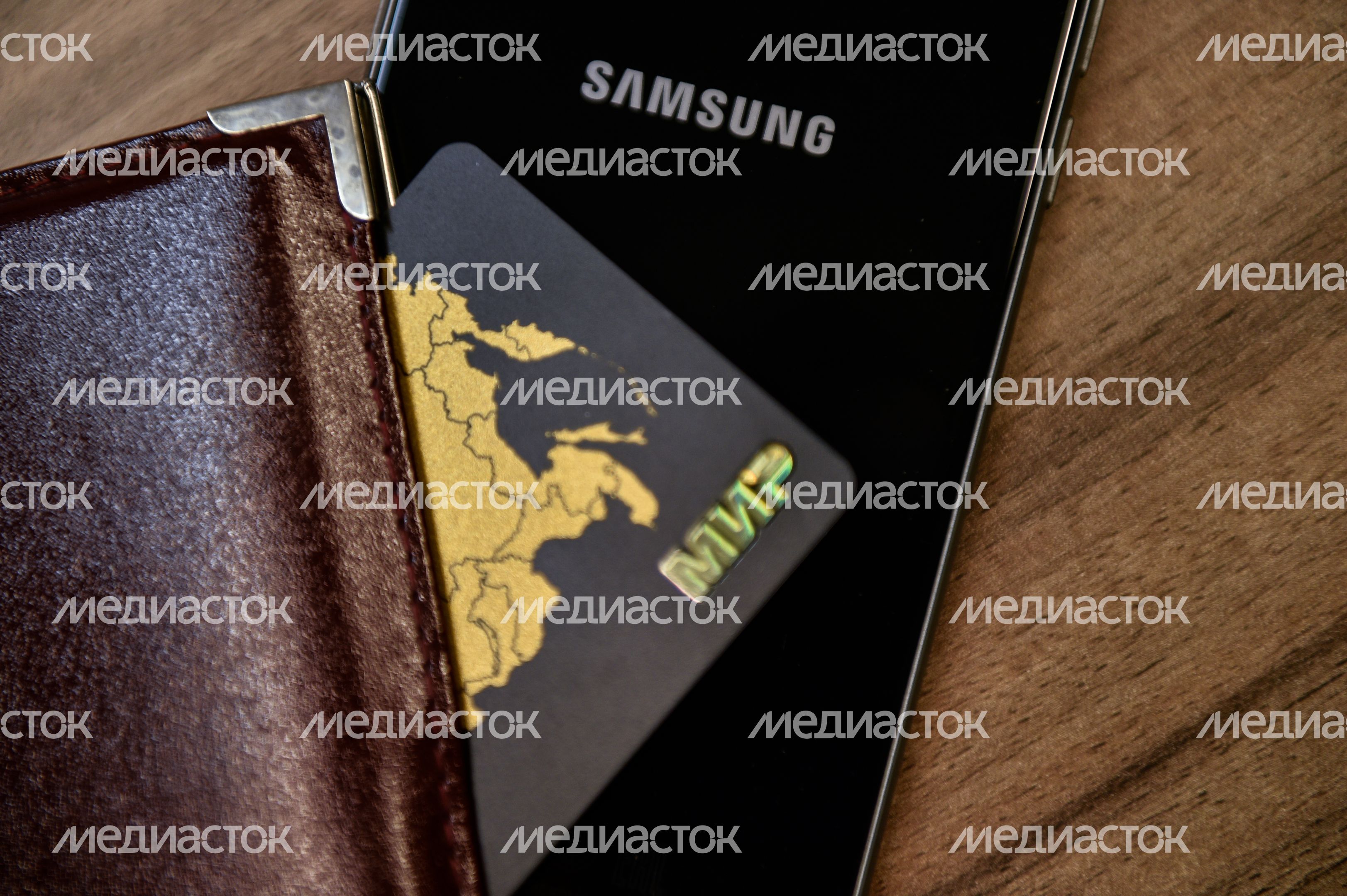 Банковская карта МИР