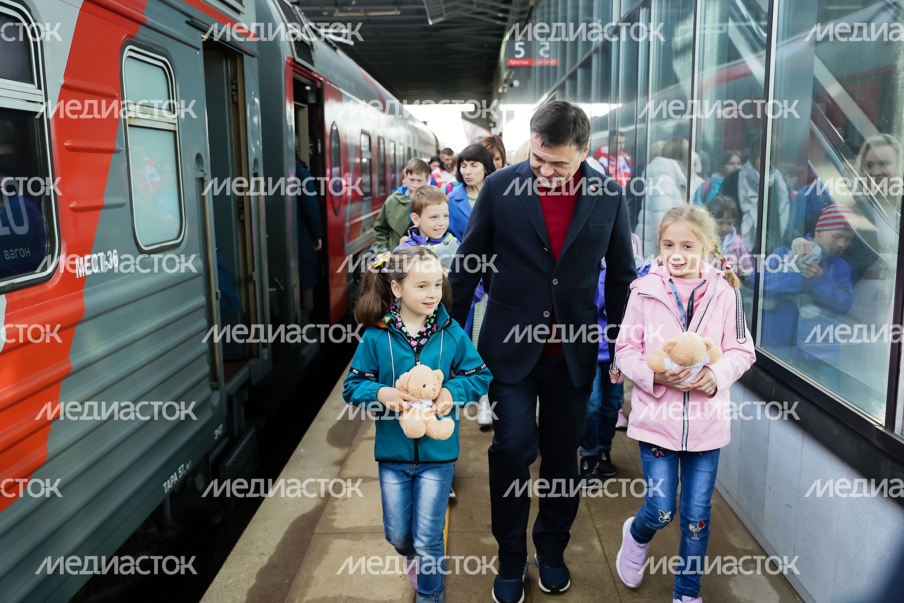 Встреча губернатором Подмосковья детей-сирот из ДНР