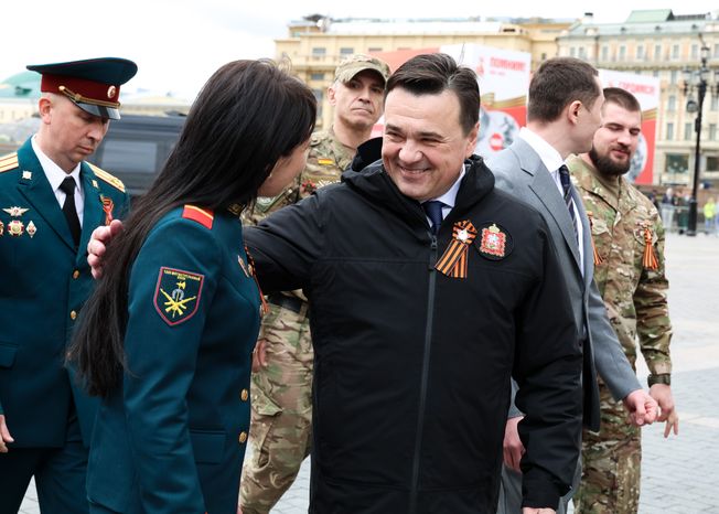 Андрей Воробьев вместе с участниками СВО возложил венок и цветы к Могиле Неизвестного Солдата