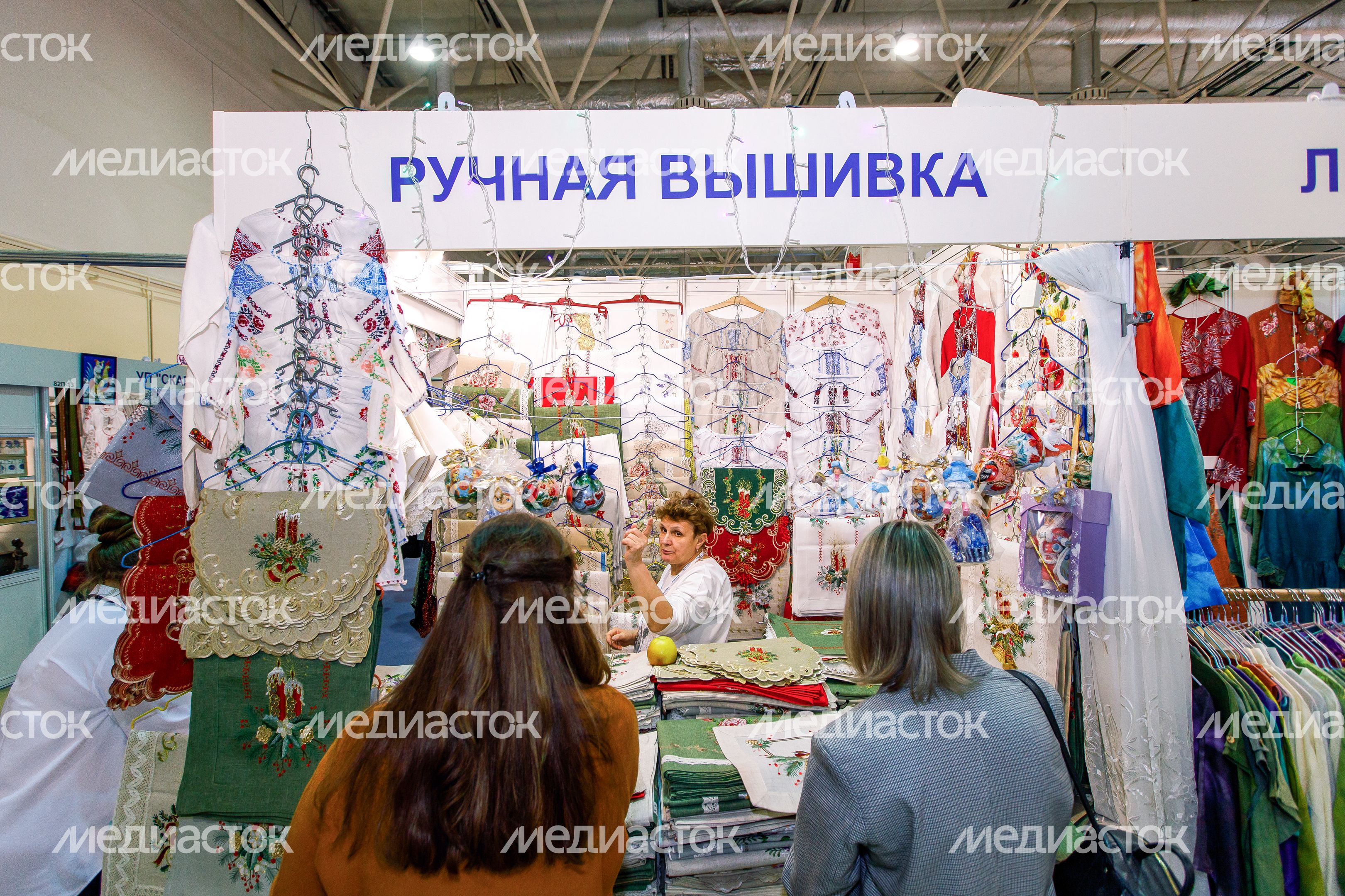 Предметы народных художественных промыслов на выставке «Ладья. Зимняя сказка 2024» Предметы народных художественных промыслов на выставке «Ладья. Зимняя сказка 2024»
