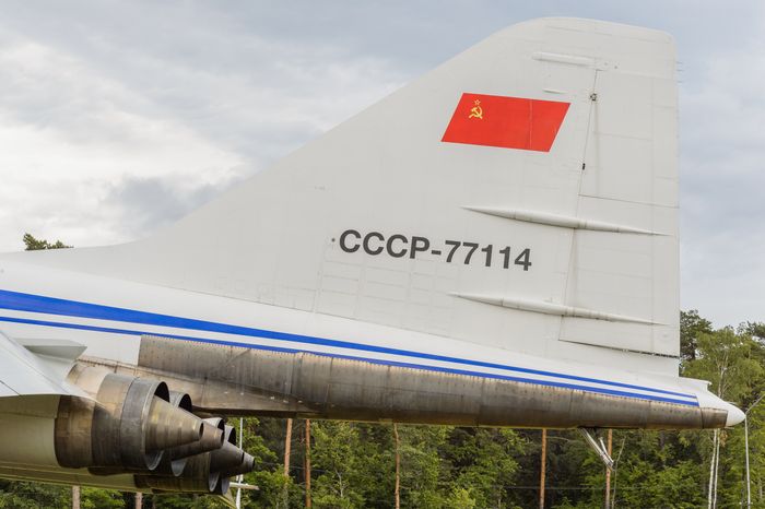 Памятник Ту-144