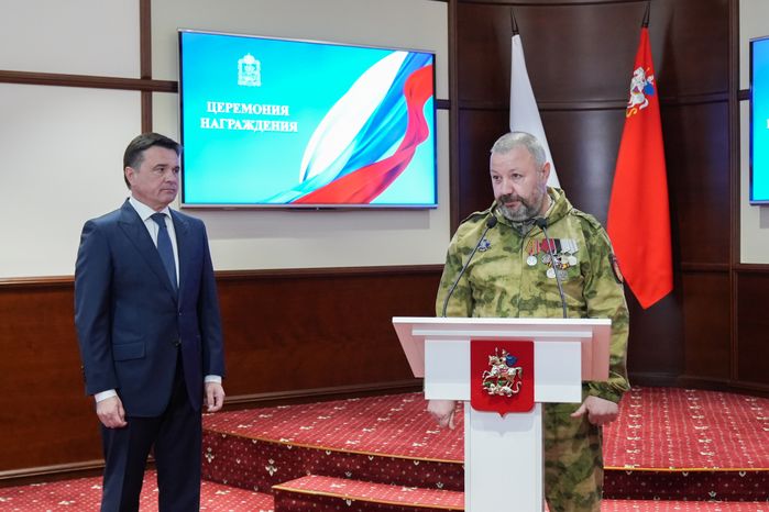 Андрей Воробьев вручил государственные награды добровольцам БАРСа