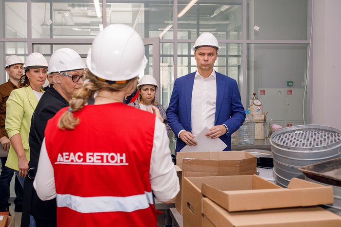 Всеволод Волосевич с отраслевыми заместителями глав округов посетил асфальтобетонный завод в Солнечногорске