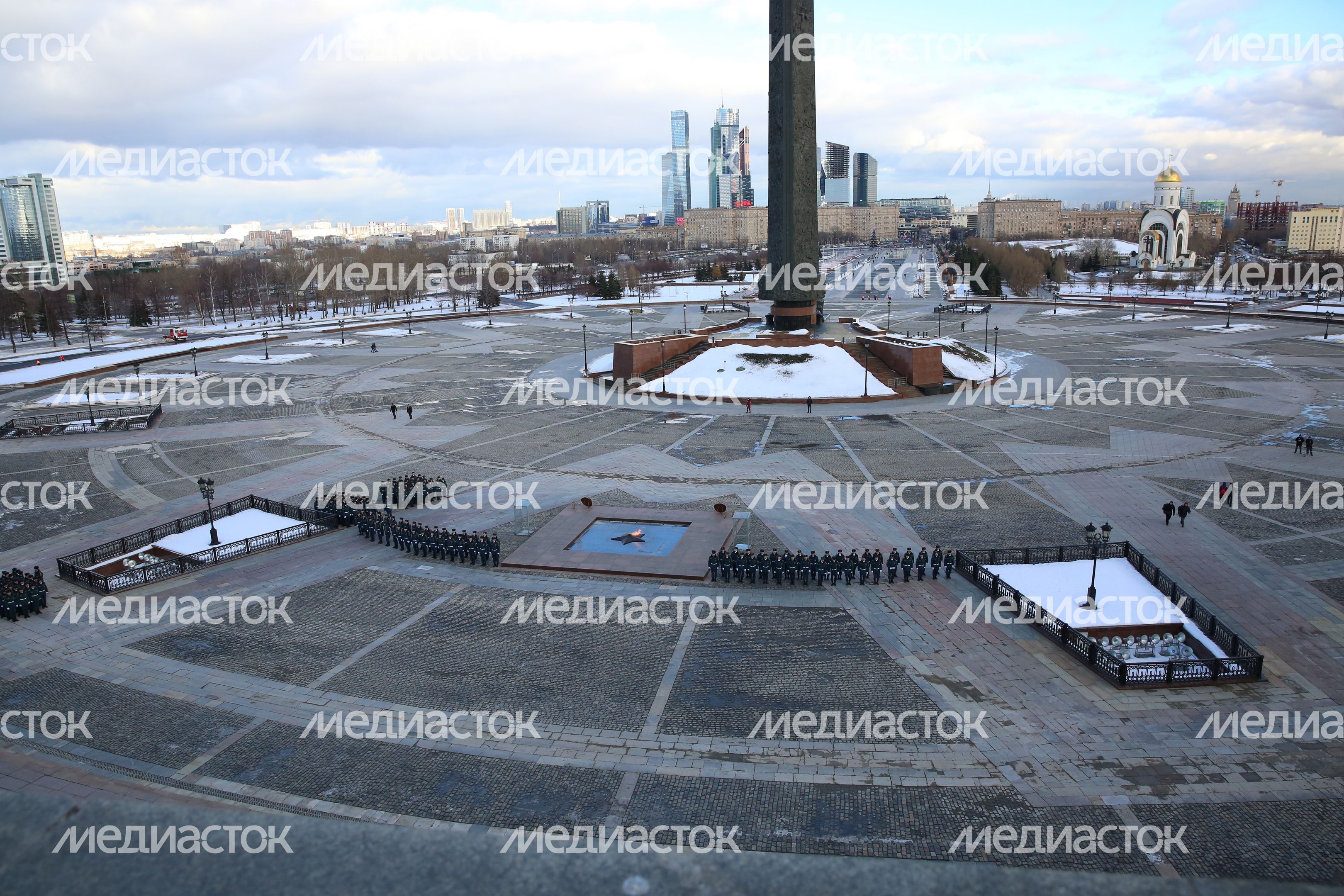 Акция «Знамя Победы» на Поклонной горе в Москве
