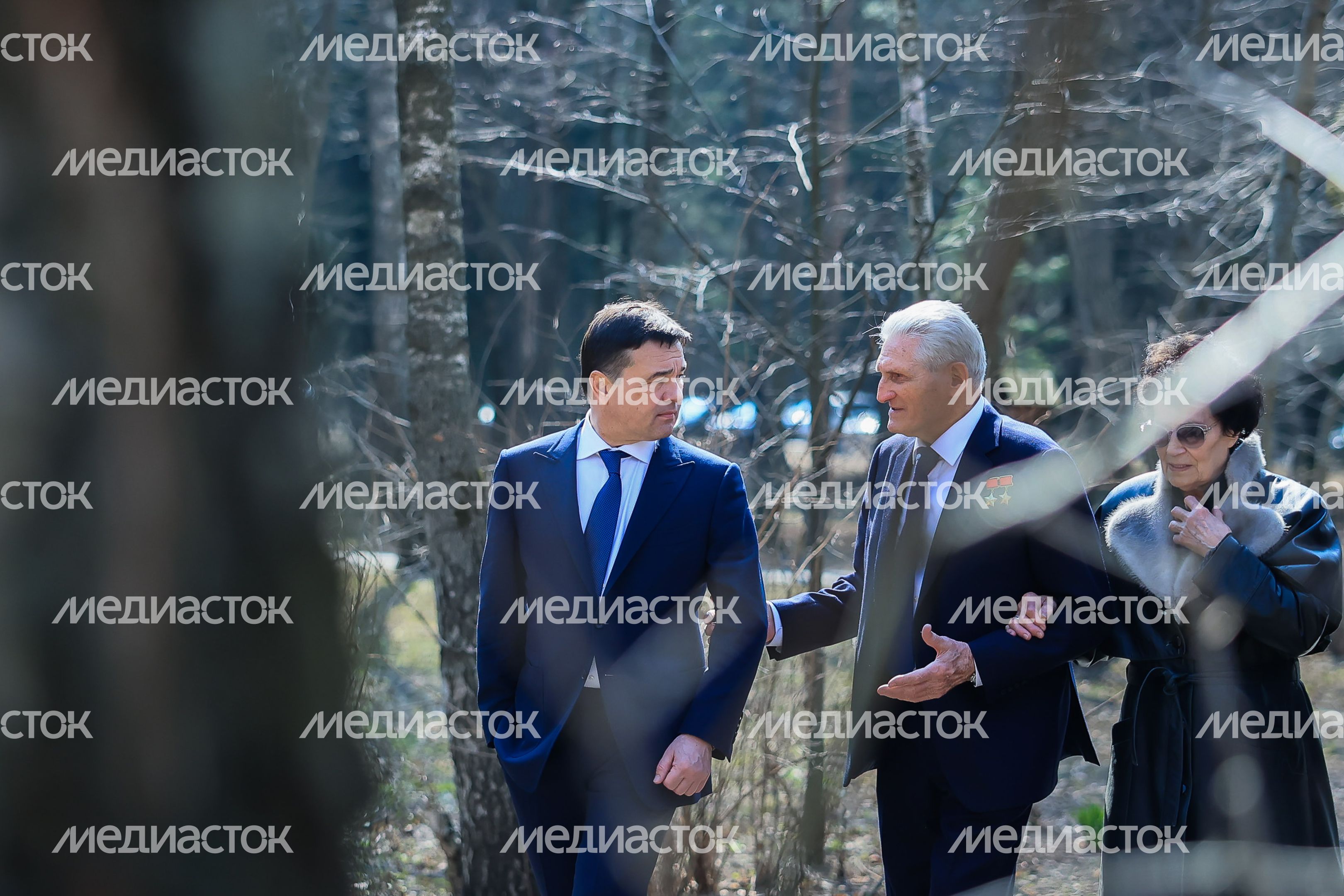 Посещение губернатором космонавта первого отряда