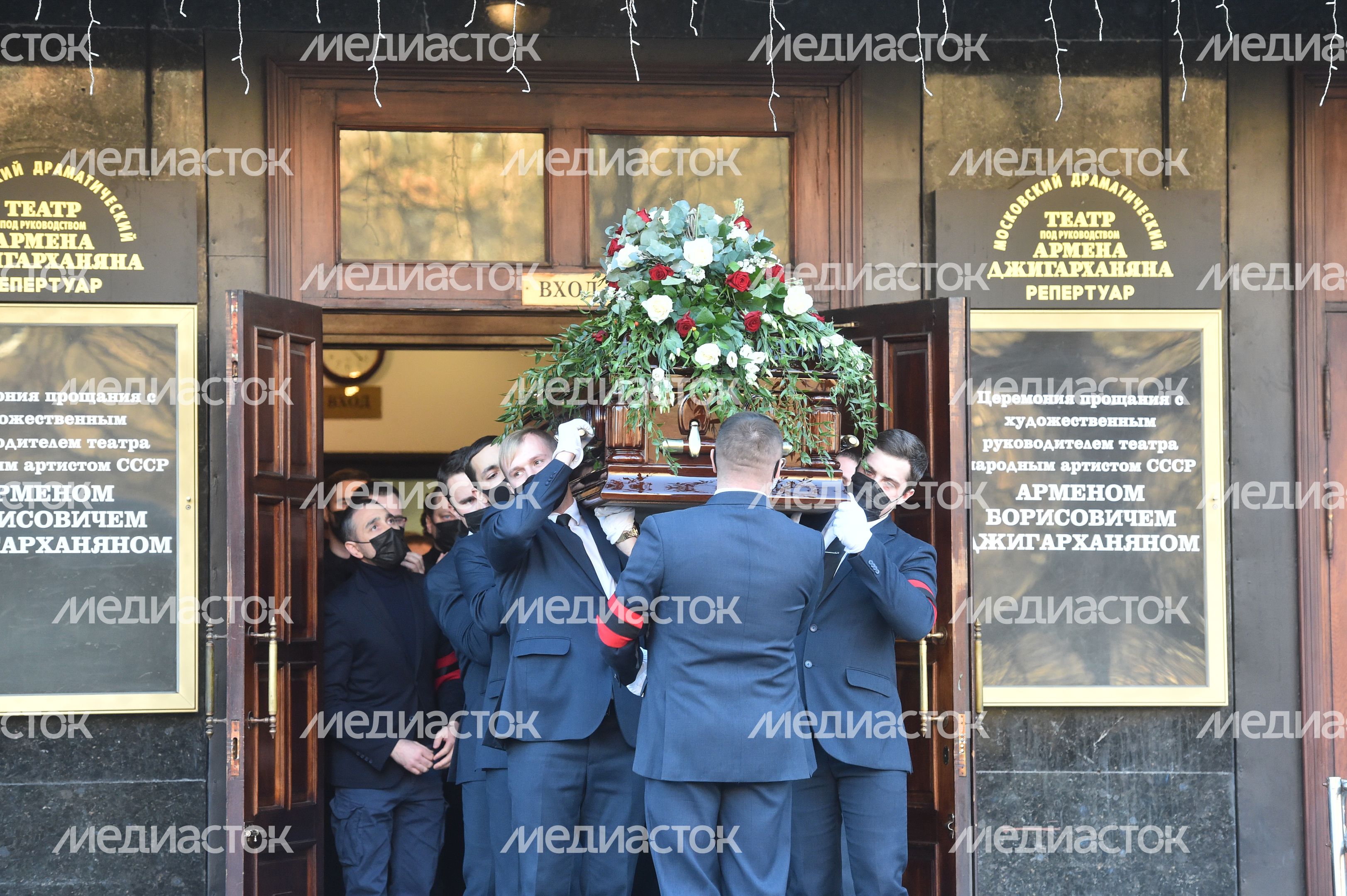 Церемония прощания с Арменом Джигарханяном в Москве