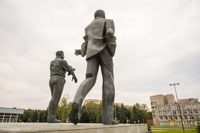 Черноголовка. Памятник Семенову и Дубовицкому