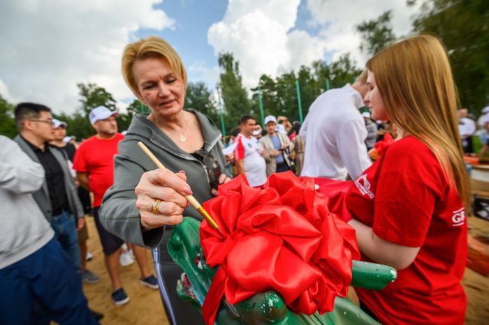 Гонки на лодках-драконах в Красногорске в год празднования 75-летия дипотношений КНР и России