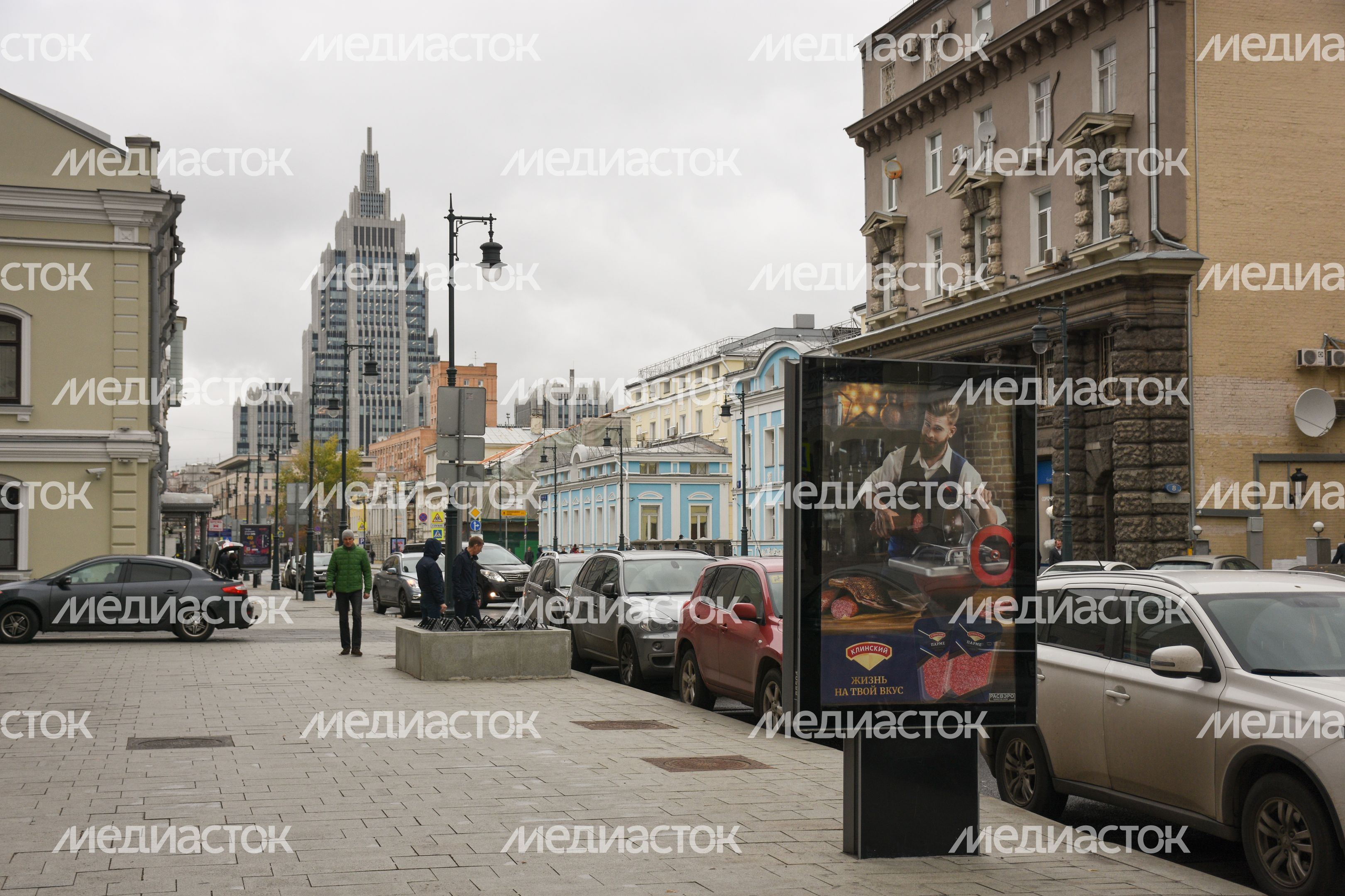 Повседневная жизнь города в Москве осенью