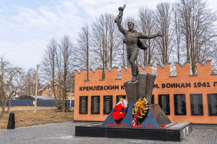 Мемориал Кремлевским курсантам в селе Ярополец Волоколамского округа