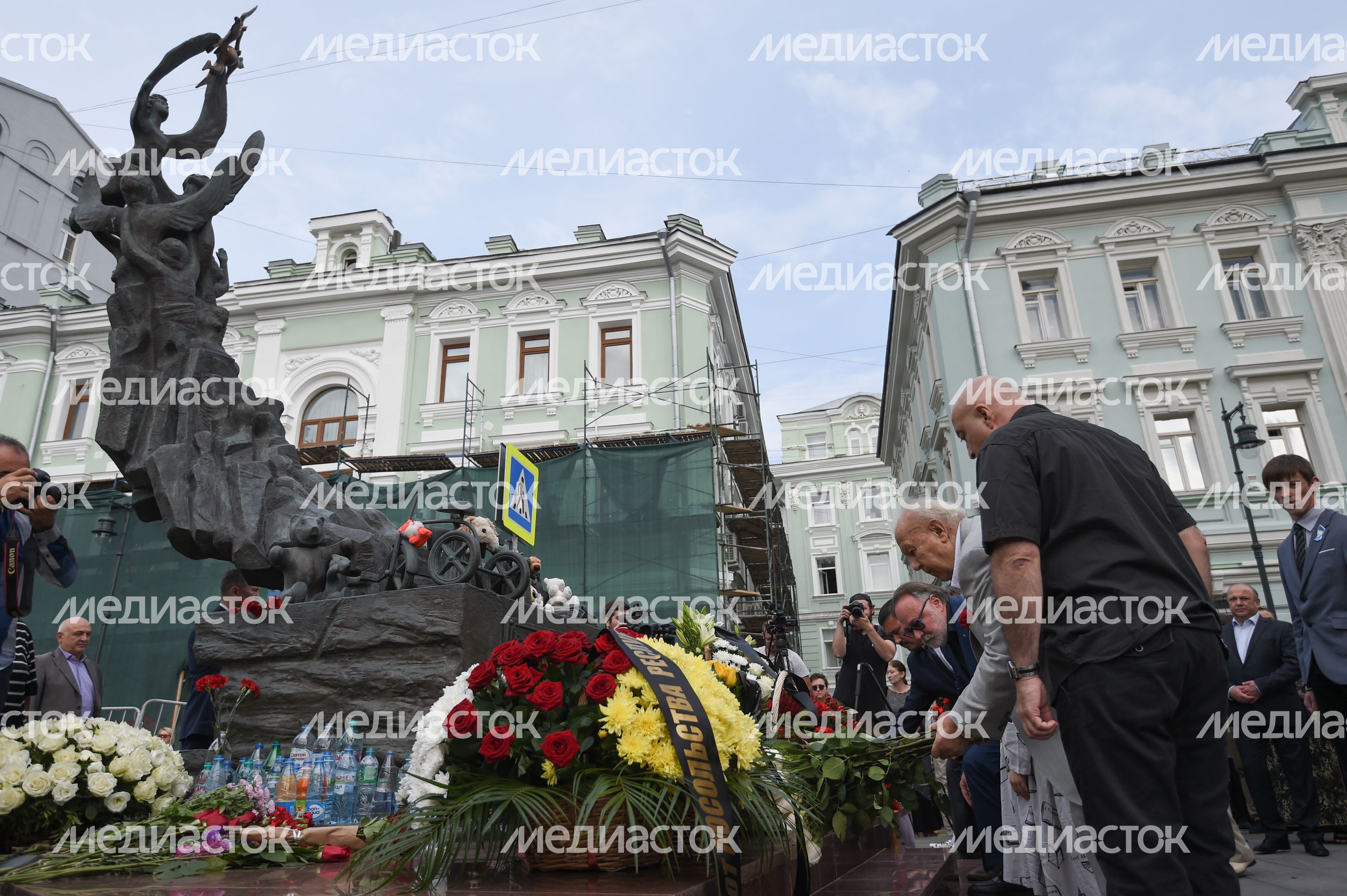 Митинг «Без слов» в память о жертвах трагедии в Беслане прошел в Москве Митинг «Без слов» в память о жертвах трагедии в Беслане прошел в Москве