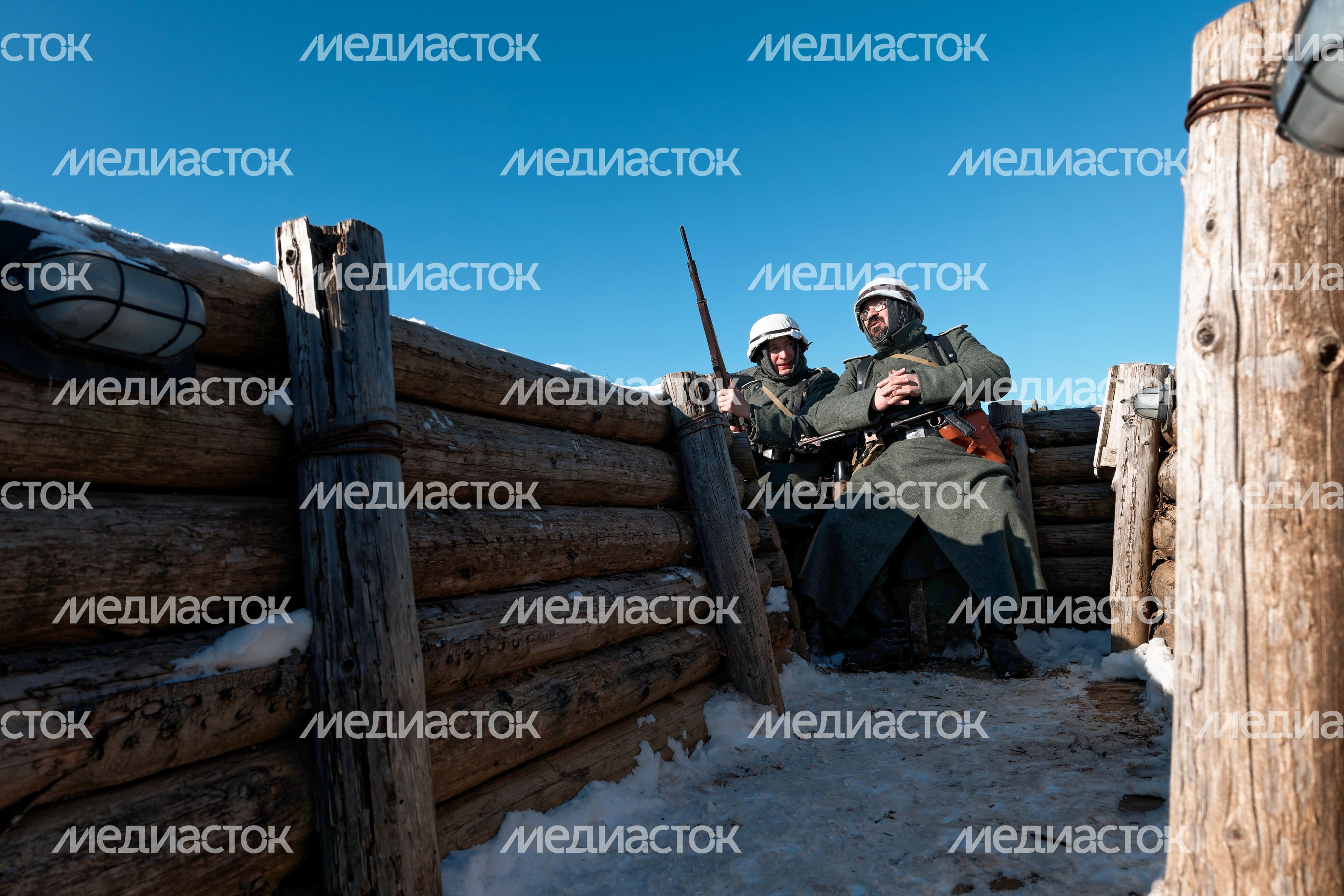 Военно-историческая реконструкция битвы за Сталинград у храма ВС РФ в Кубинке Военно-историческая реконструкция битвы за Сталинград у храма ВС РФ в Кубинке