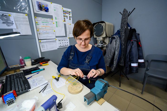 Контроль качества продукции в лаборатории кабельного завода «Белтелекабель» в Воскресенске