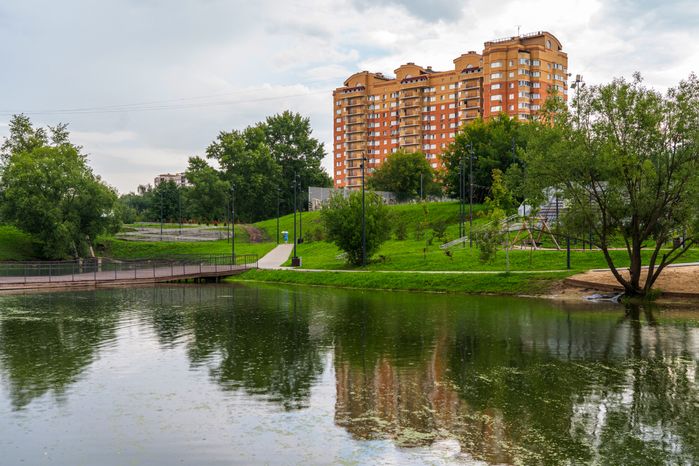 Каскад прудов на набережной реки Теребенки в Чехове