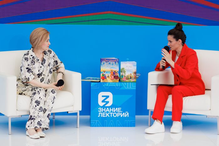 Дарья Донцова на VK Fest -2024 в московских "Лужниках"