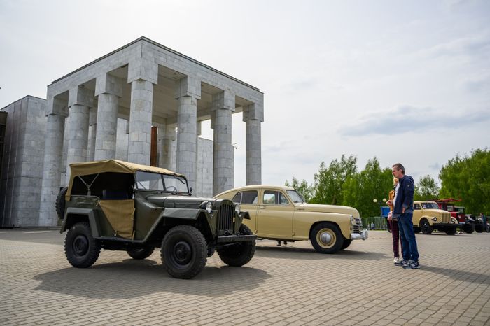 Ночь в музее: выставка ретроавтомобилей у мемориального музея В.И. Ленина в музее-заповеднике «Горки Ленинские»