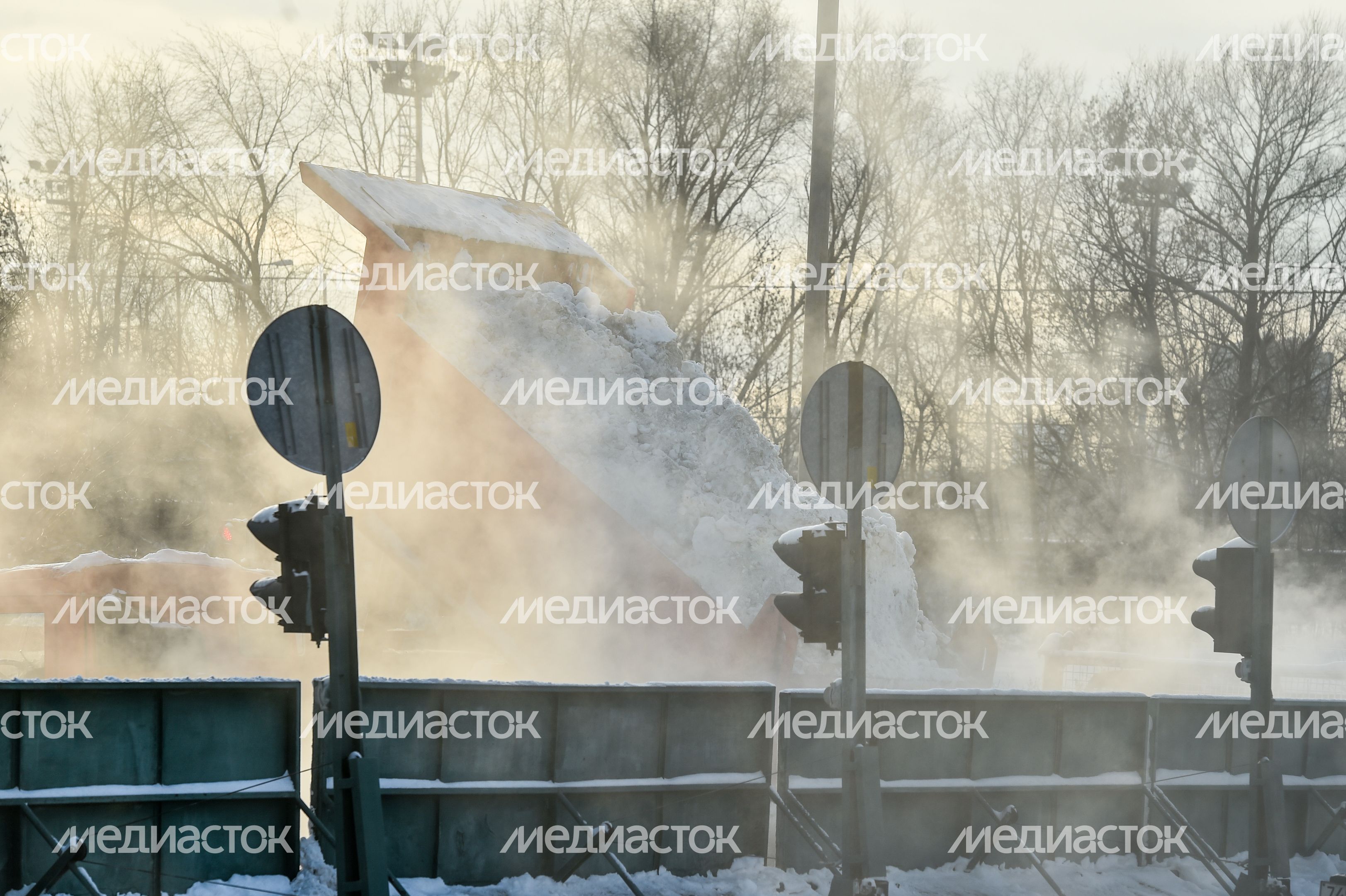 Утилизация снега на снегосплавном пункте «Черкизово»