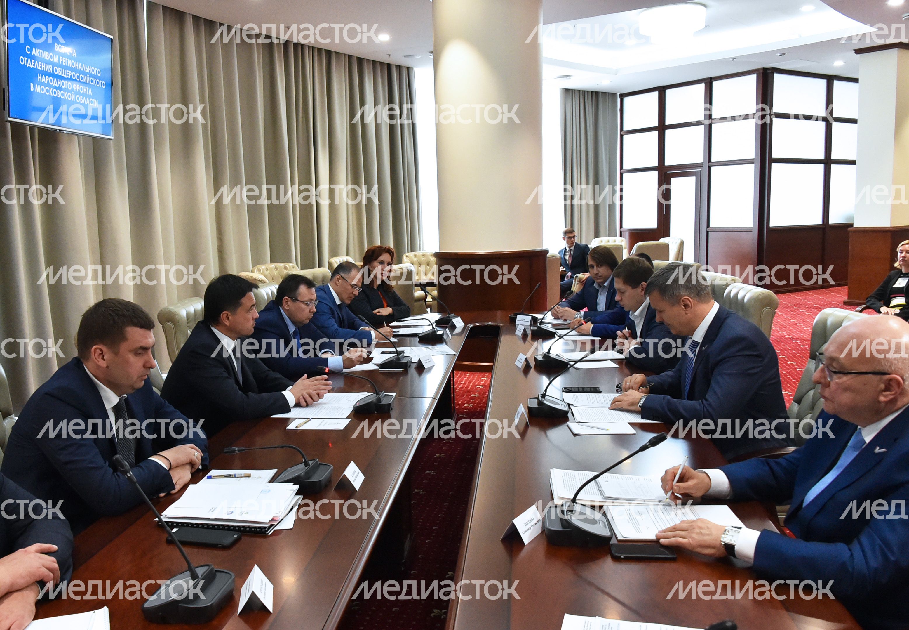 Губернатор обсудил с активистами регионального отделения ОНФ ремонт дорог и ликвидацию свалок