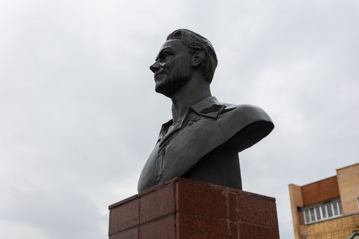 Памятник Сергею Столярову