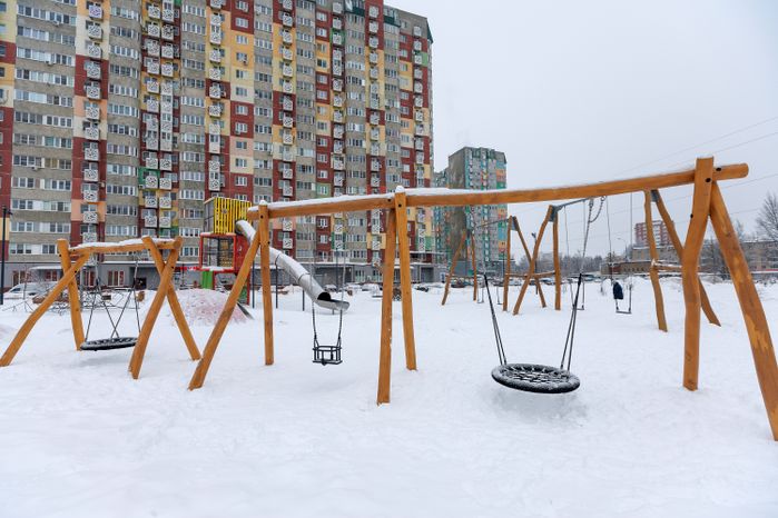 Детская площадка в сквере Защитников Москвы в Лобне