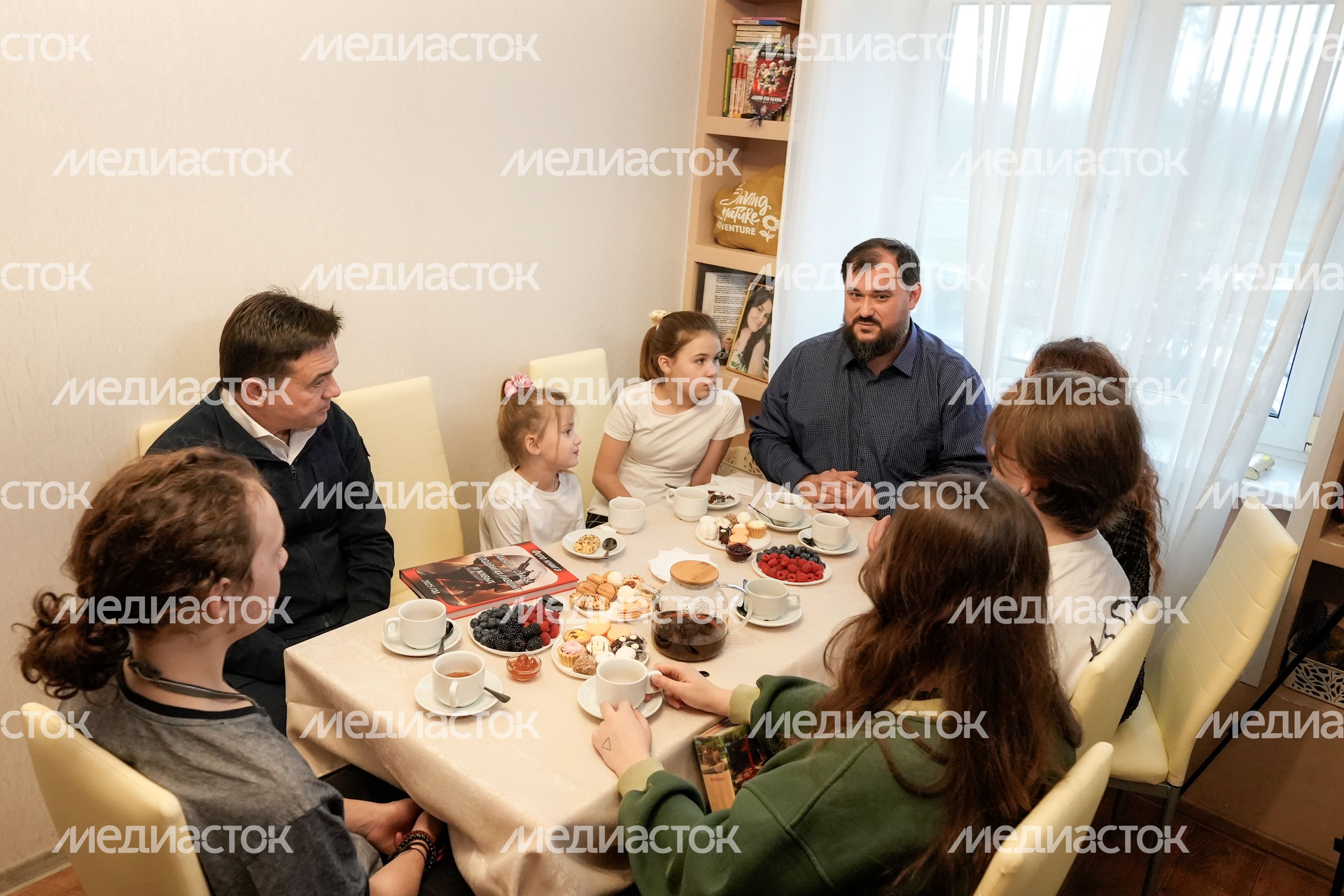 Андрей Воробьев навестил семью погибшего на СВО бойца Андрей Воробьев навестил семью погибшего на СВО бойца