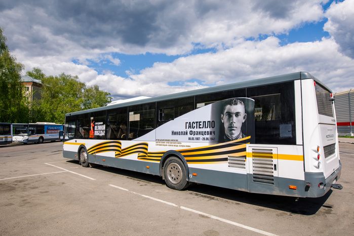 Брендированный автобус к 80-летию Победы в Великой Отечественной войне в Подмосковье