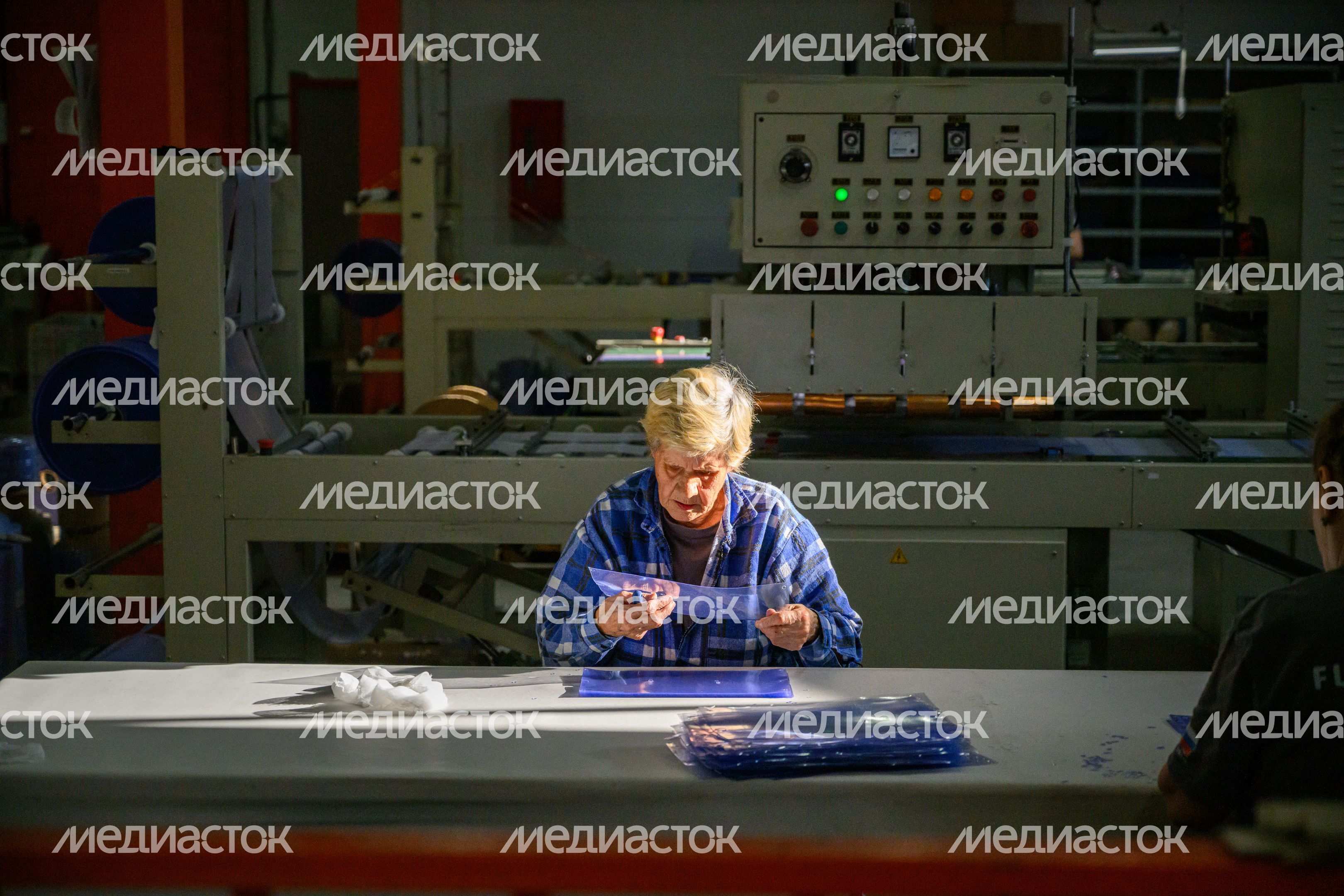 Производство продукции из экокожи на заводе ГК «ПЛАСТИК ОН ЛАЙН» в Красноармейске Производство продукции из экокожи на заводе ГК «ПЛАСТИК ОН ЛАЙН» в Красноармейске