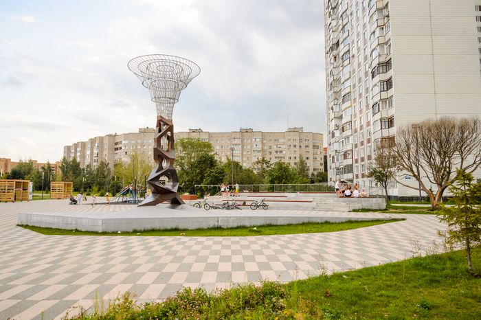 Черноголовка. Сквер имени Исаака Халатникова