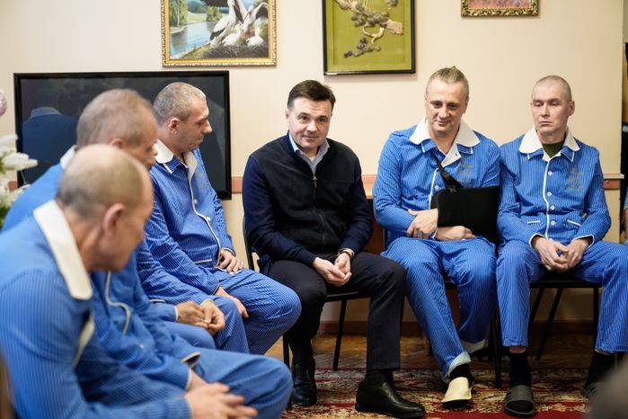 Андрей Воробьев навестил бойцов в военном госпитале под Солнечногорском