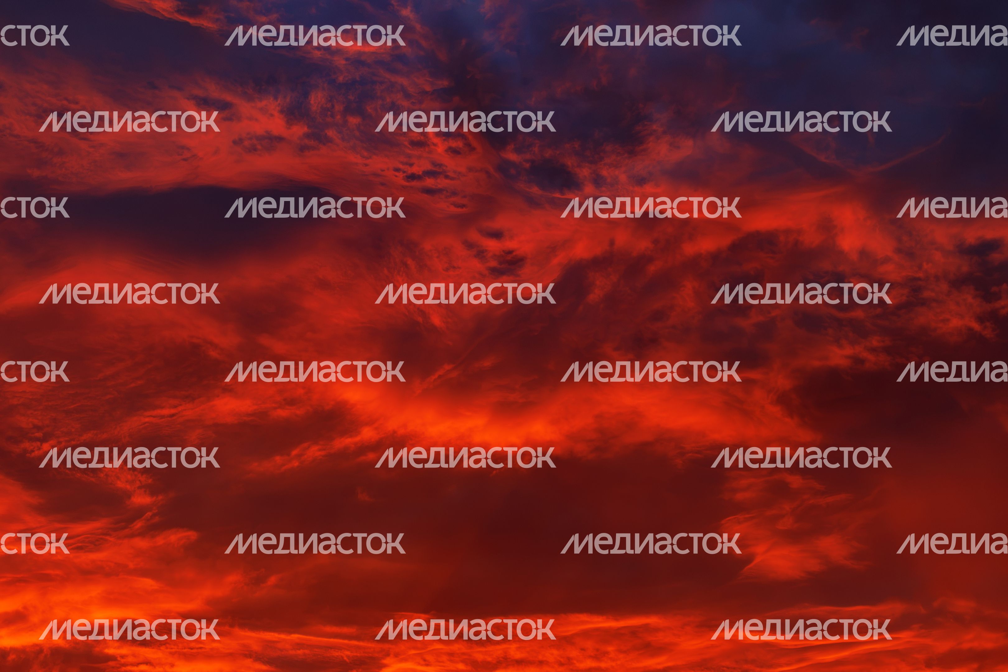 Огненный осенний закат в Подмосковье