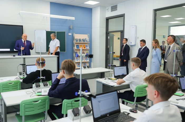 Михаил Мишустин и Андрей Воробьев поздравили учащихся и педагогов лобненского лицея «Авиатика»