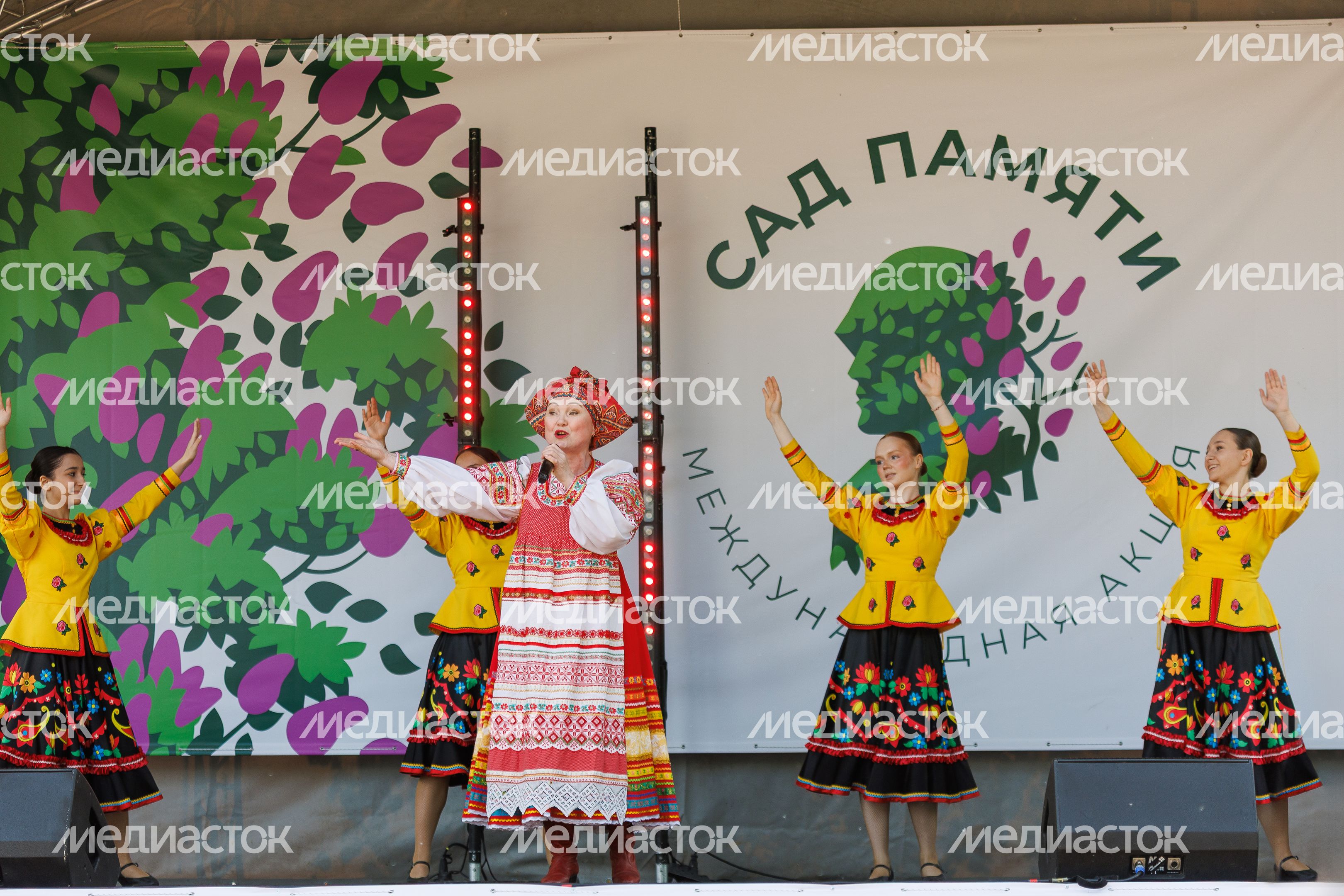 Сад Памяти в Подмосковье-2026: концерт для участников акции по посадке деревьев в Химках Сад Памяти в Подмосковье-2026: концерт для участников акции по посадке деревьев в Химках