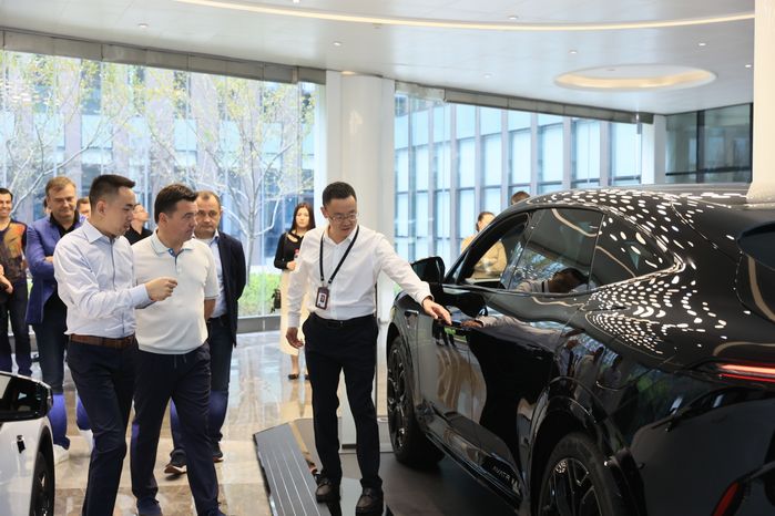Посещение автозавода Changan Automobile Group в Китае Губернатором Подмосковья