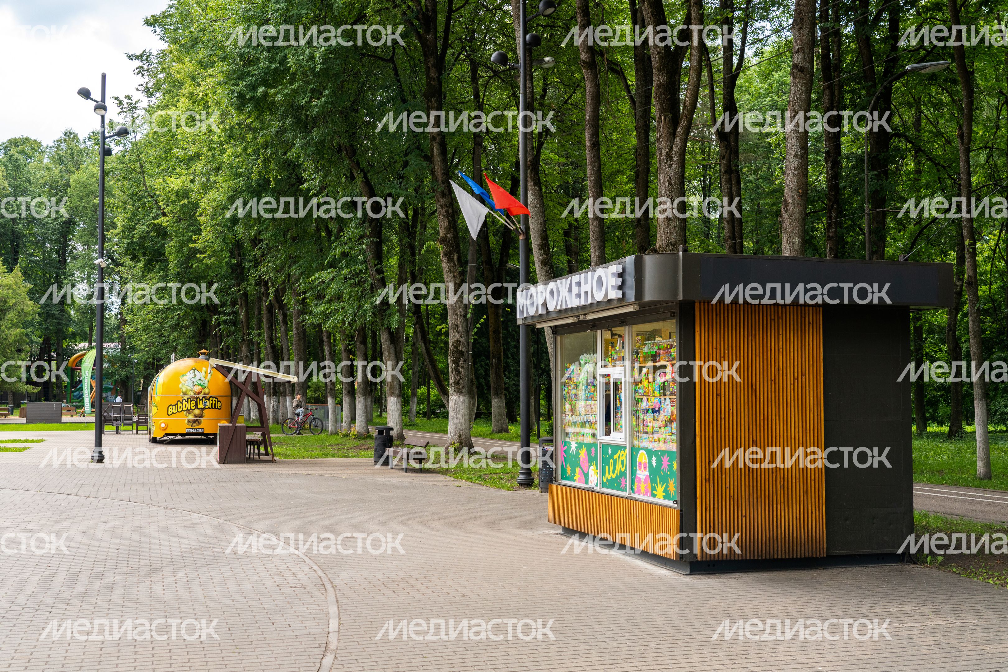 Центральный парк имени В.В. Воровского в Наро-Фоминске летом Центральный парк имени В.В. Воровского в Наро-Фоминске летом